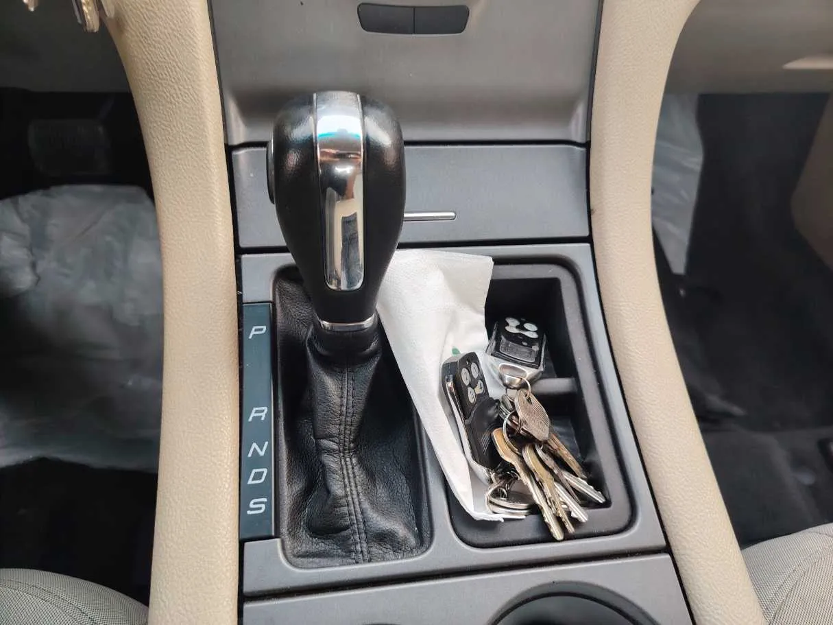 Car image 18