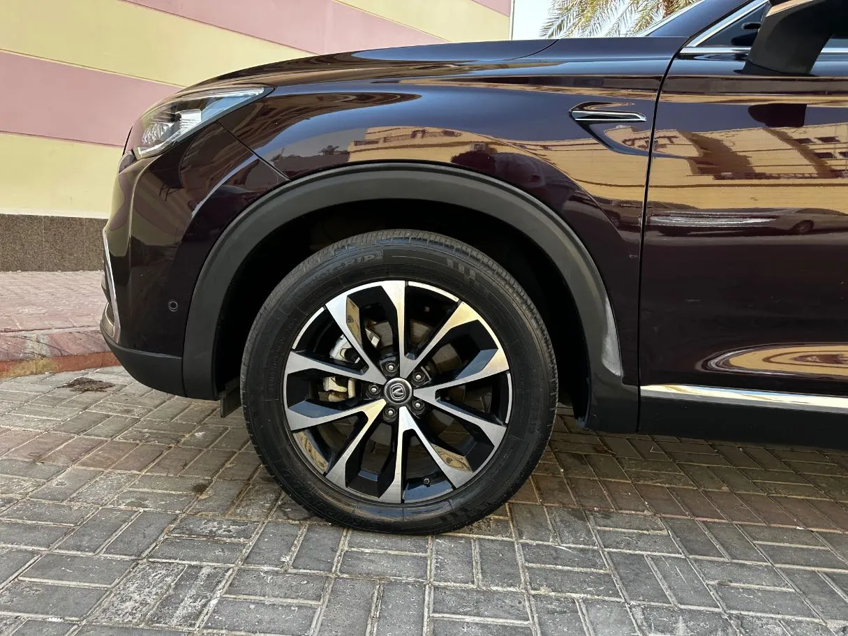 Car image 9