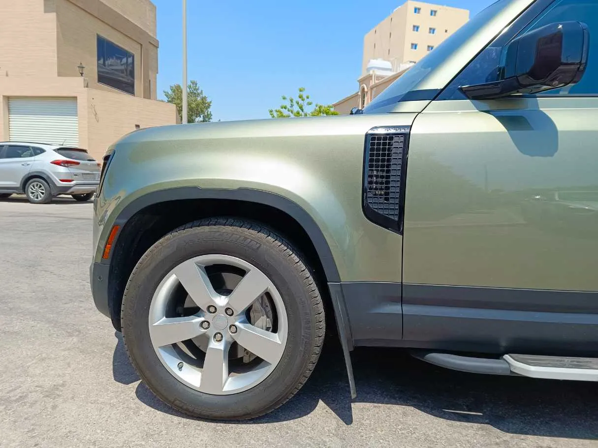 Car image 9