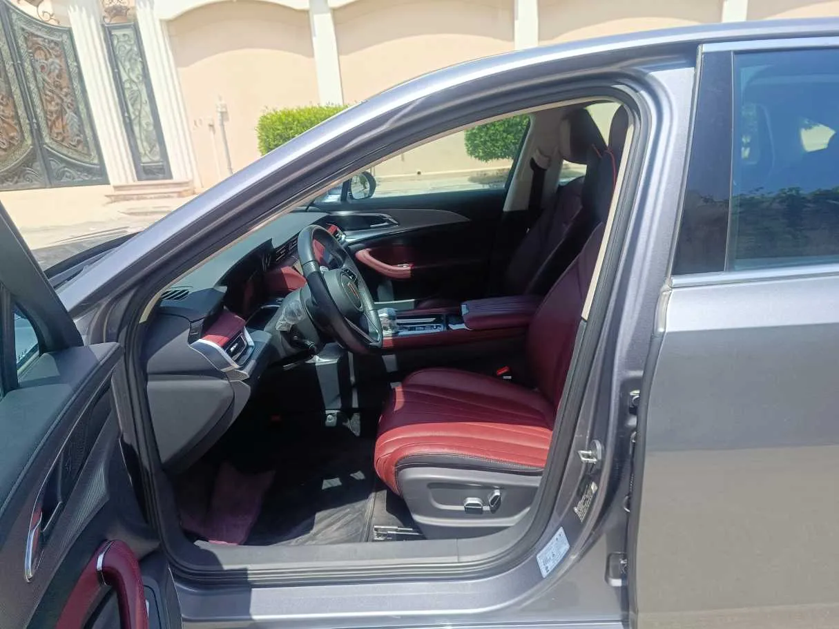 Car image 13