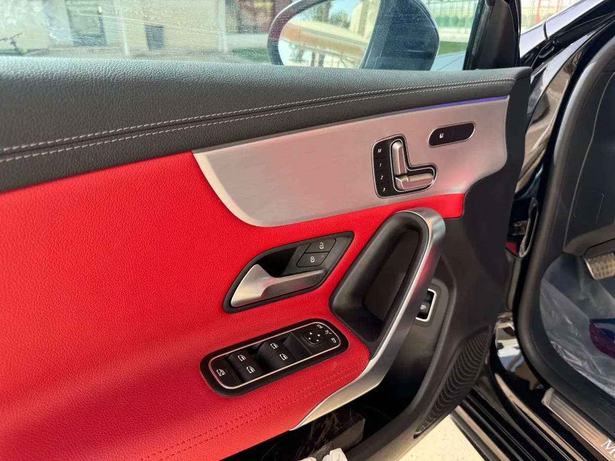 Car image 25