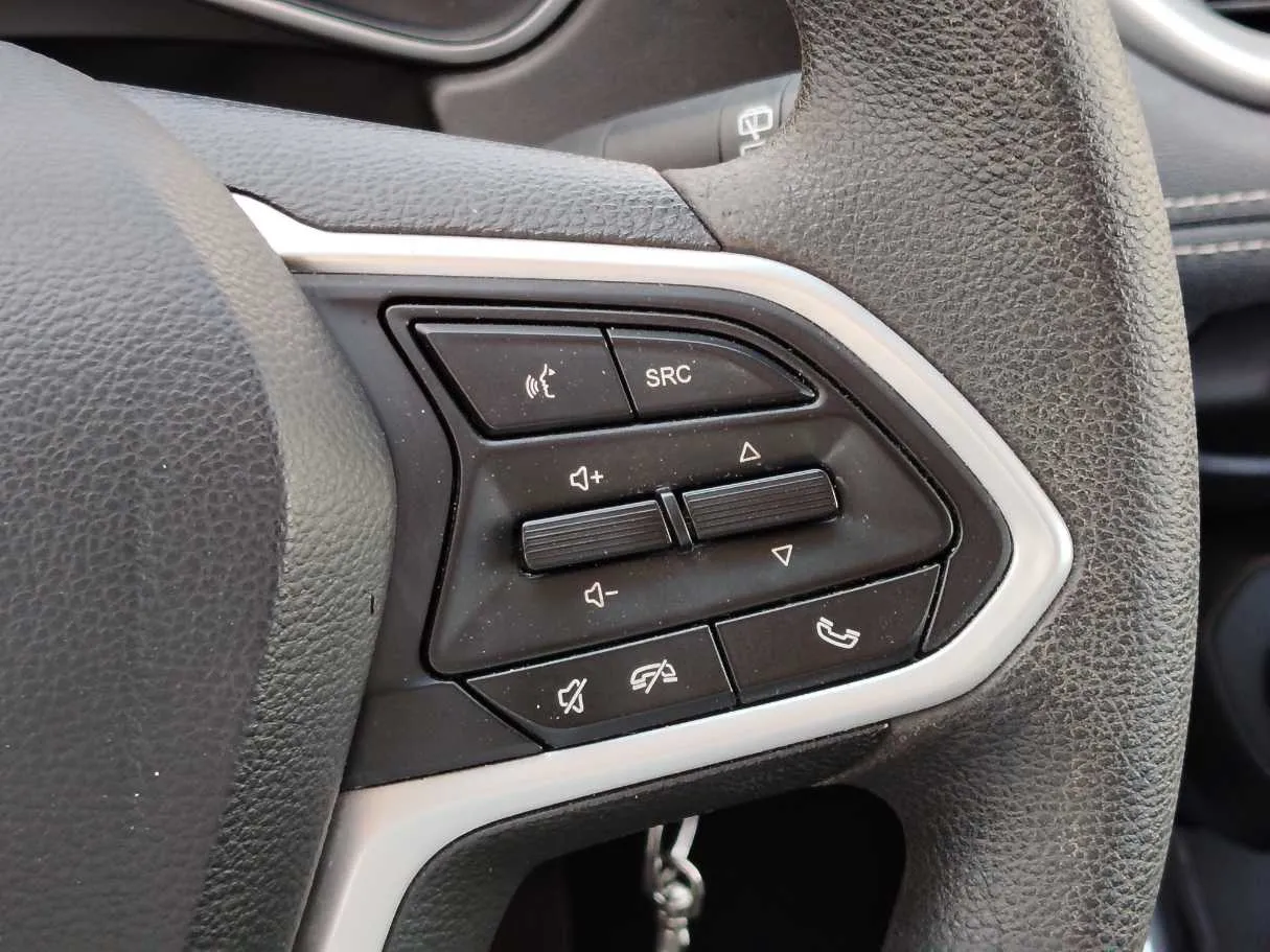 Car image 24