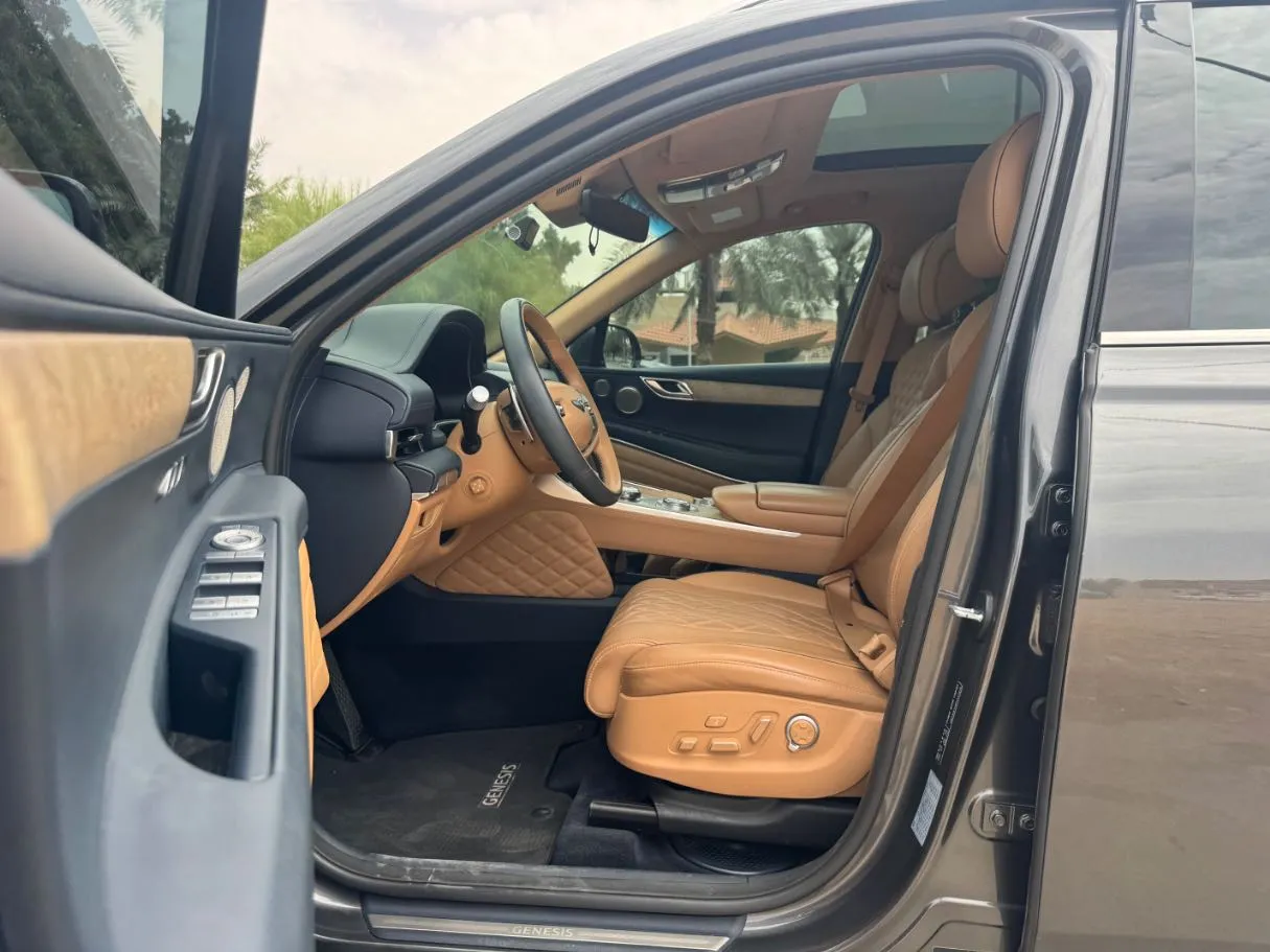 Car image 11