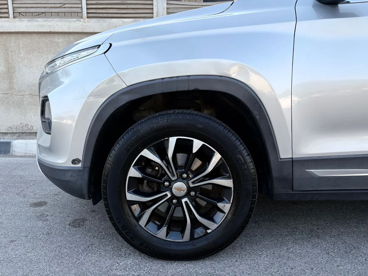 Car image 9