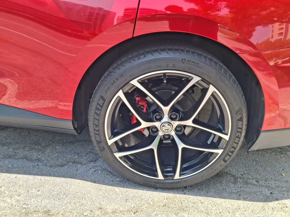 Car image 9