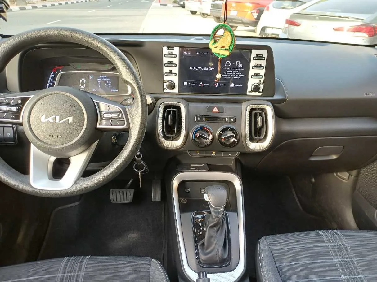 Car image 18