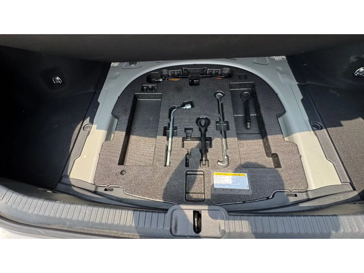 Car image 25