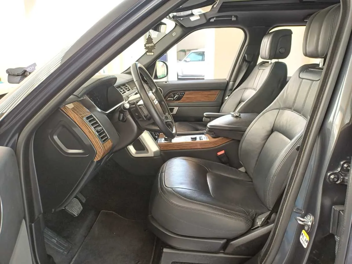Car image 12