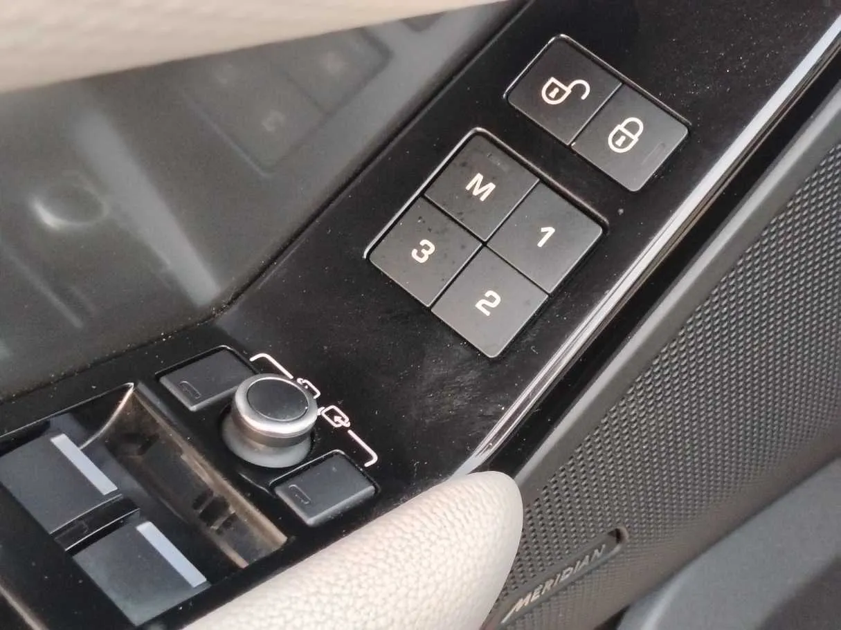 Car image 31