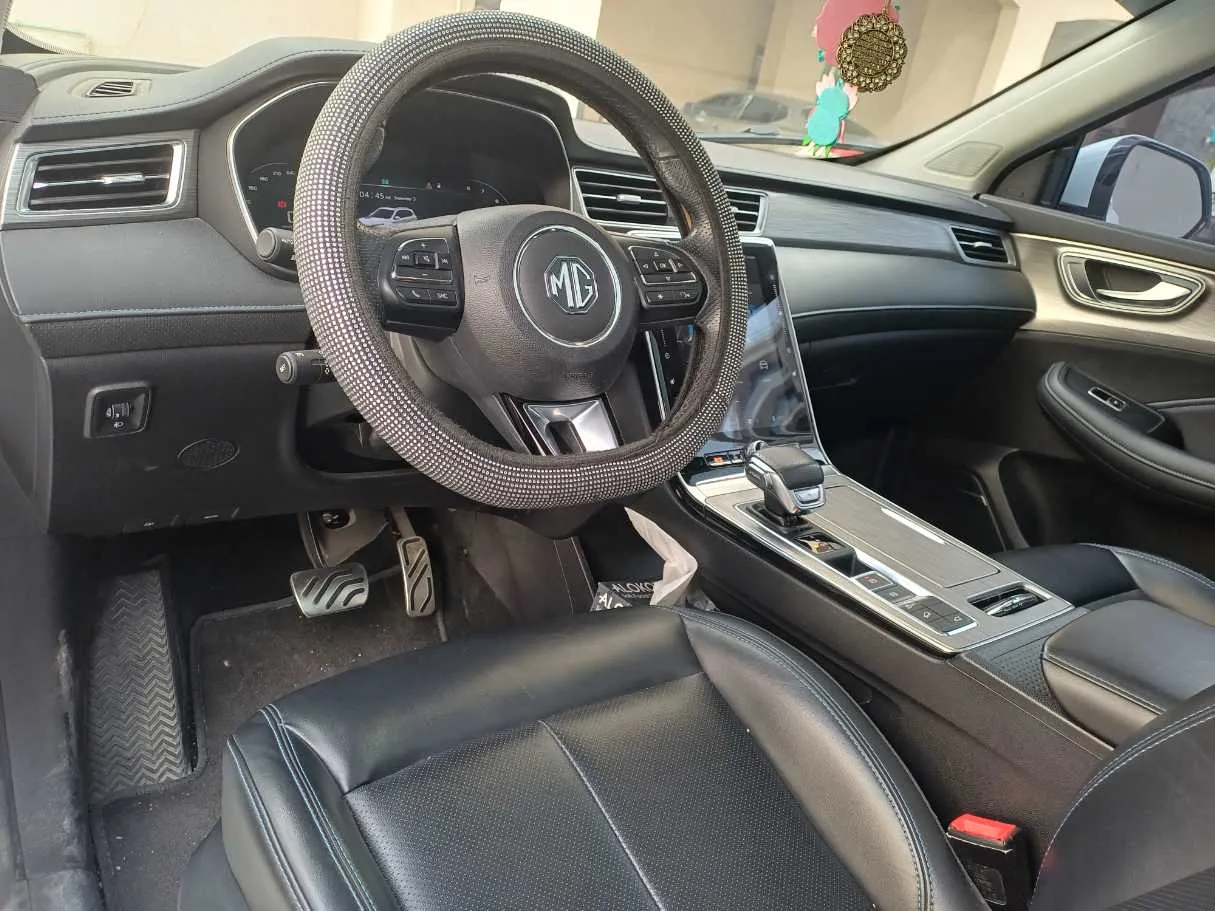 Car image 11