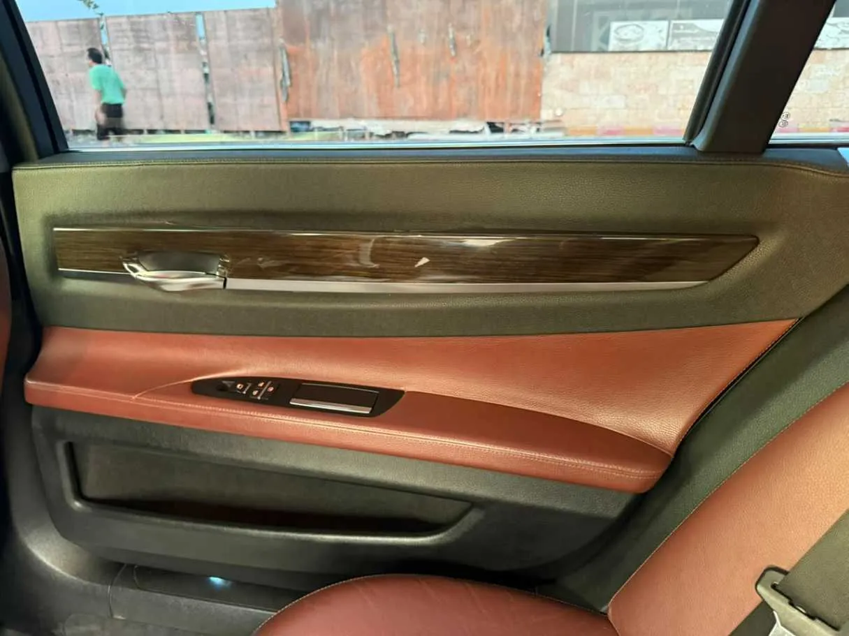 Car image 32