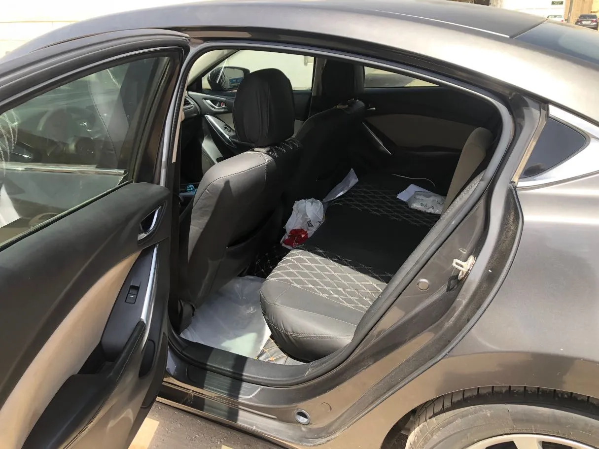 Car image 14