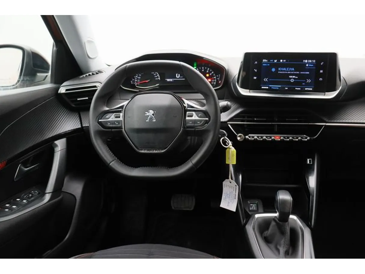 Car image 15