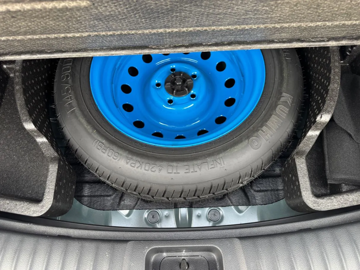 Car image 20