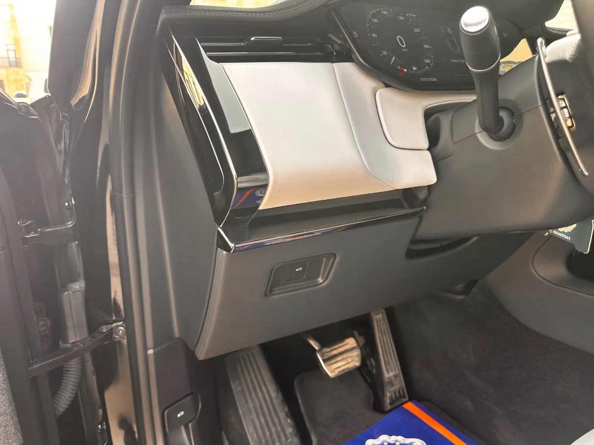 Car image 28
