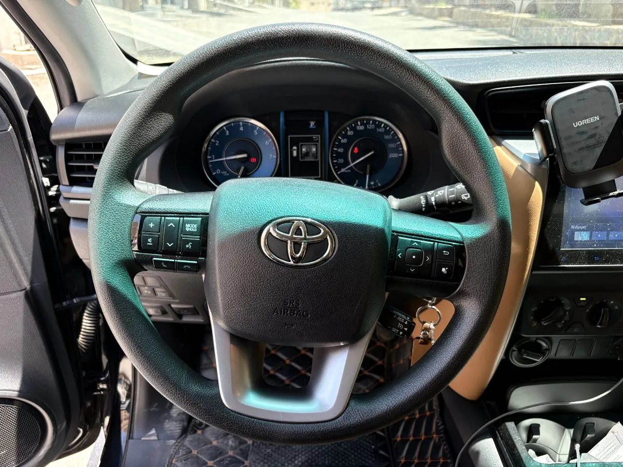 Car image 23