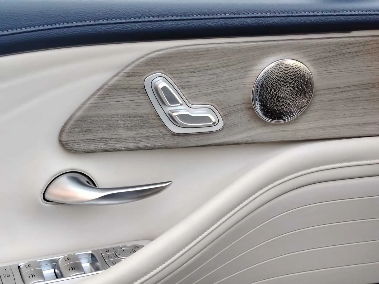 Car image 29