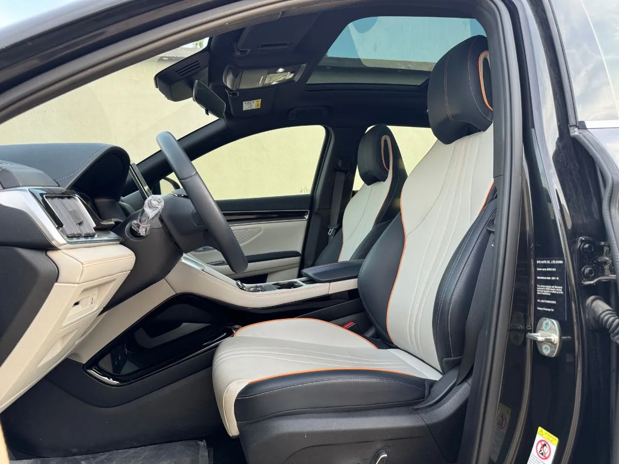 Car image 12