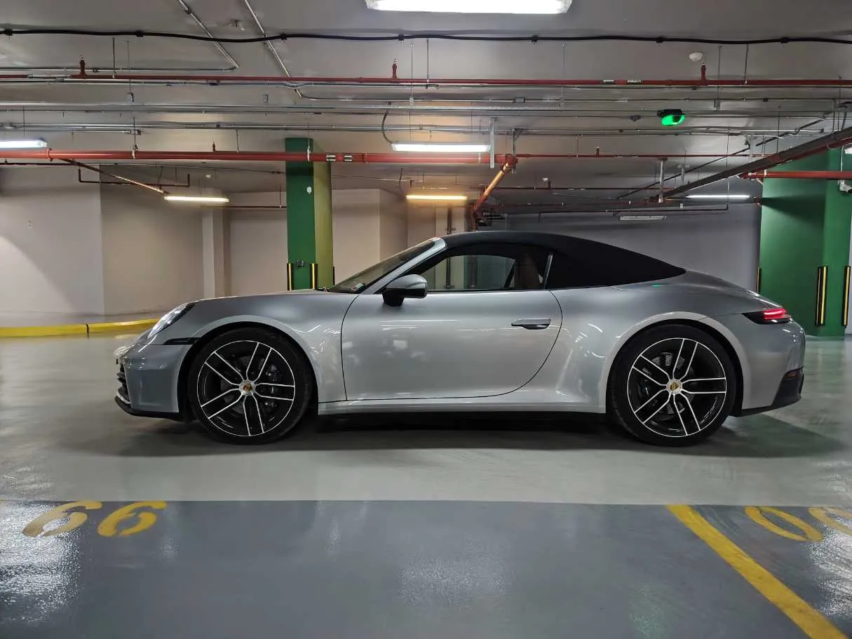 Car image 14