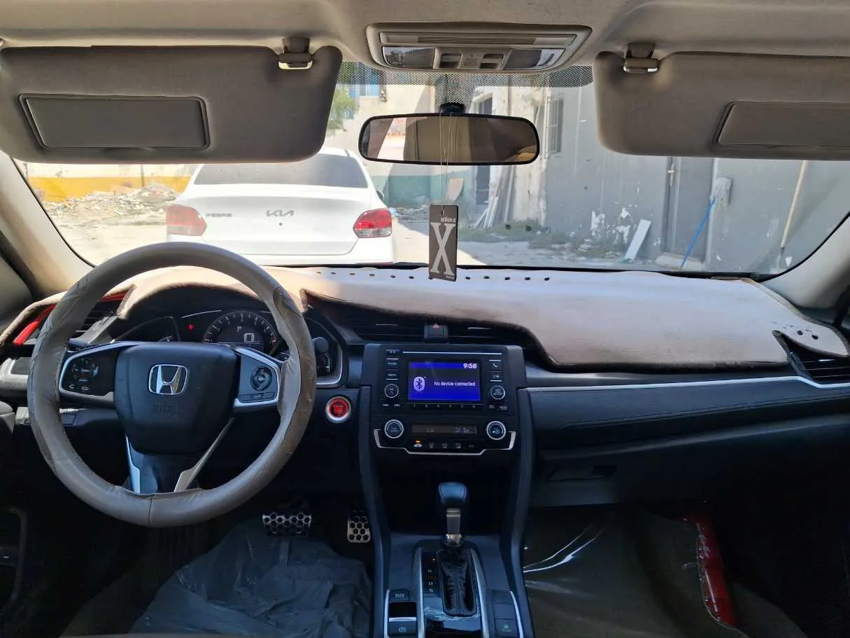 Car image 16
