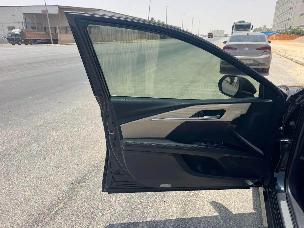 Car image 10