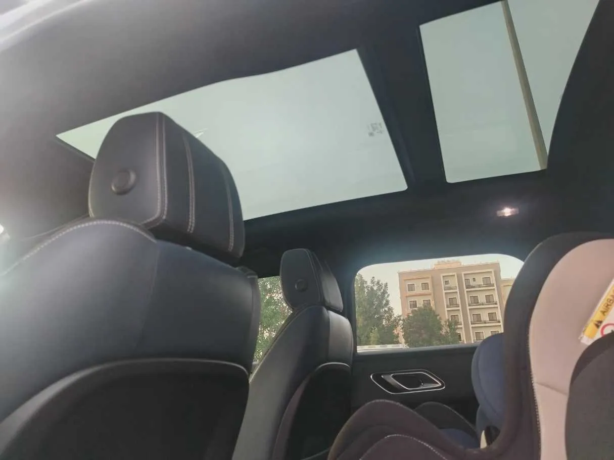 Car image 17