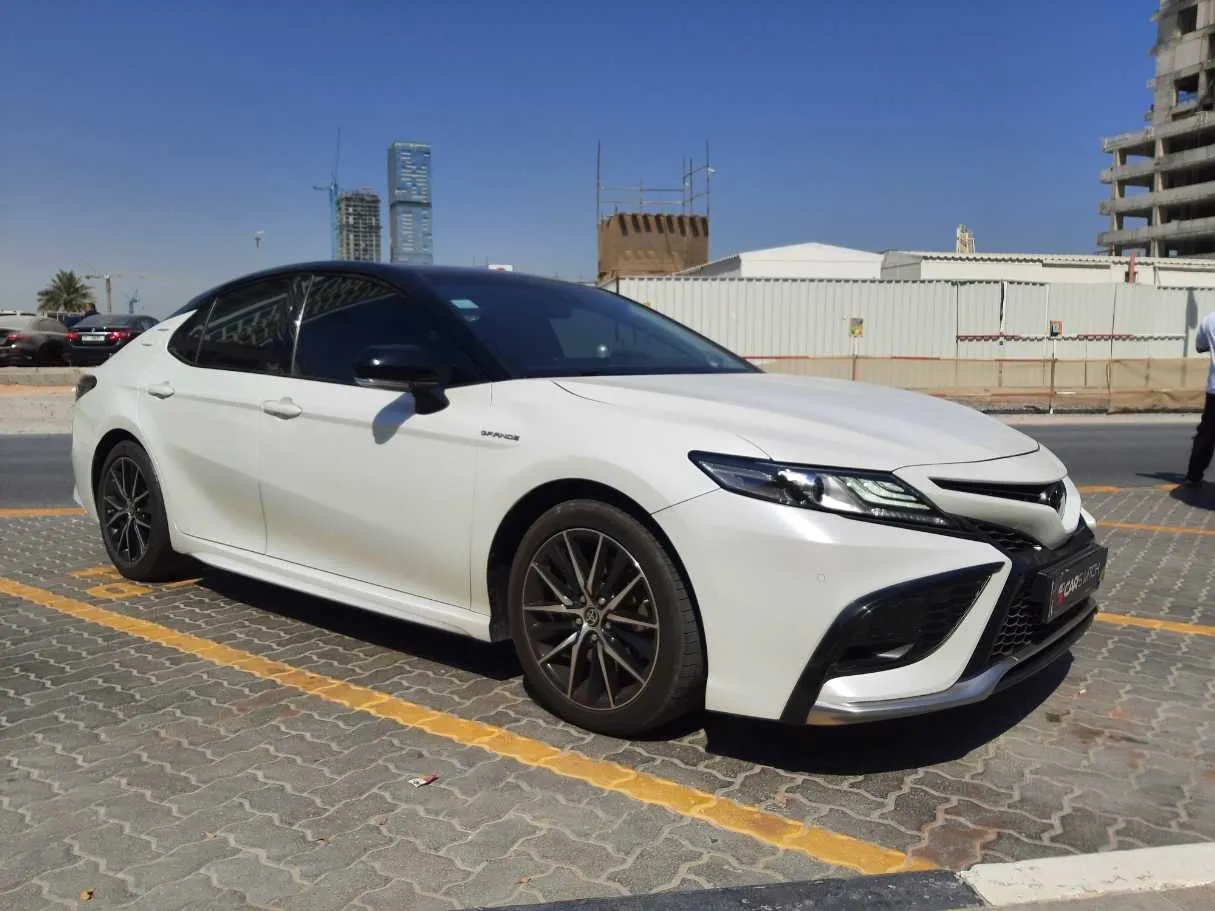 Car image 3