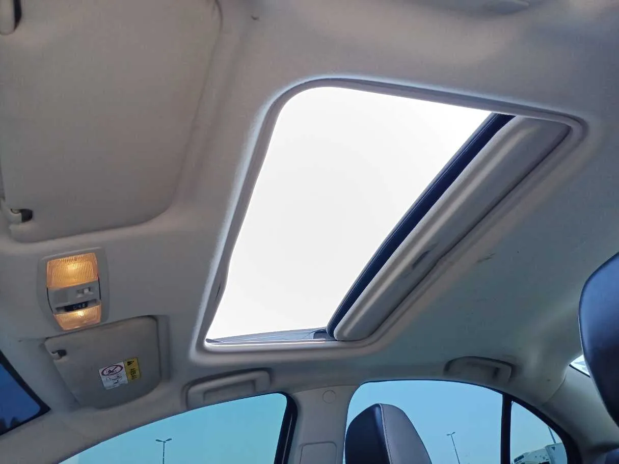 Car image 19