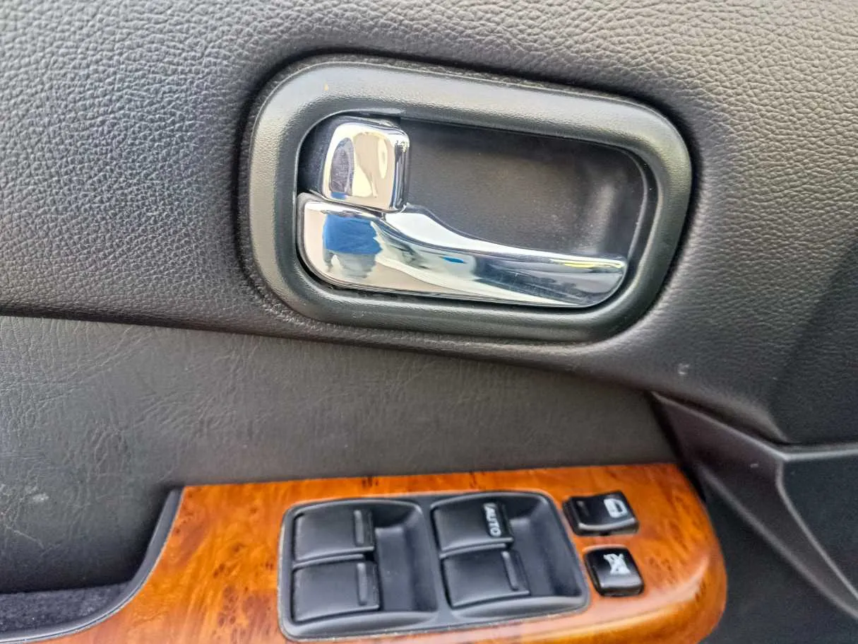 Car image 30