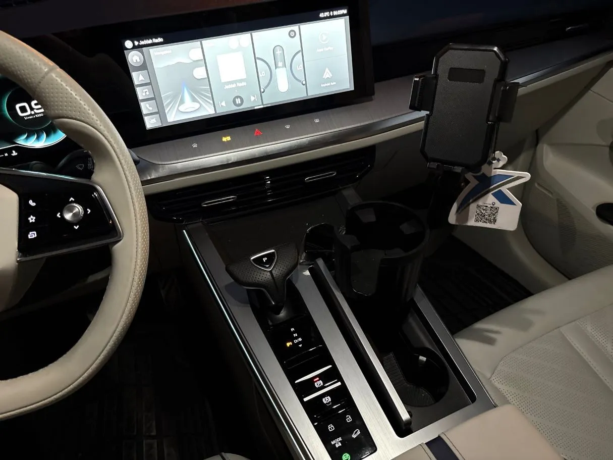 Car image 19