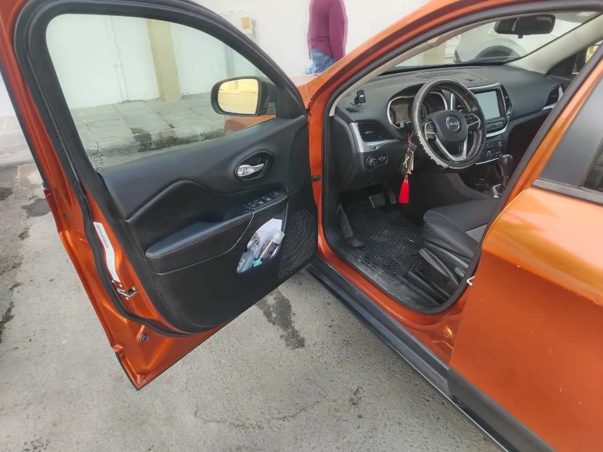 Car image 11