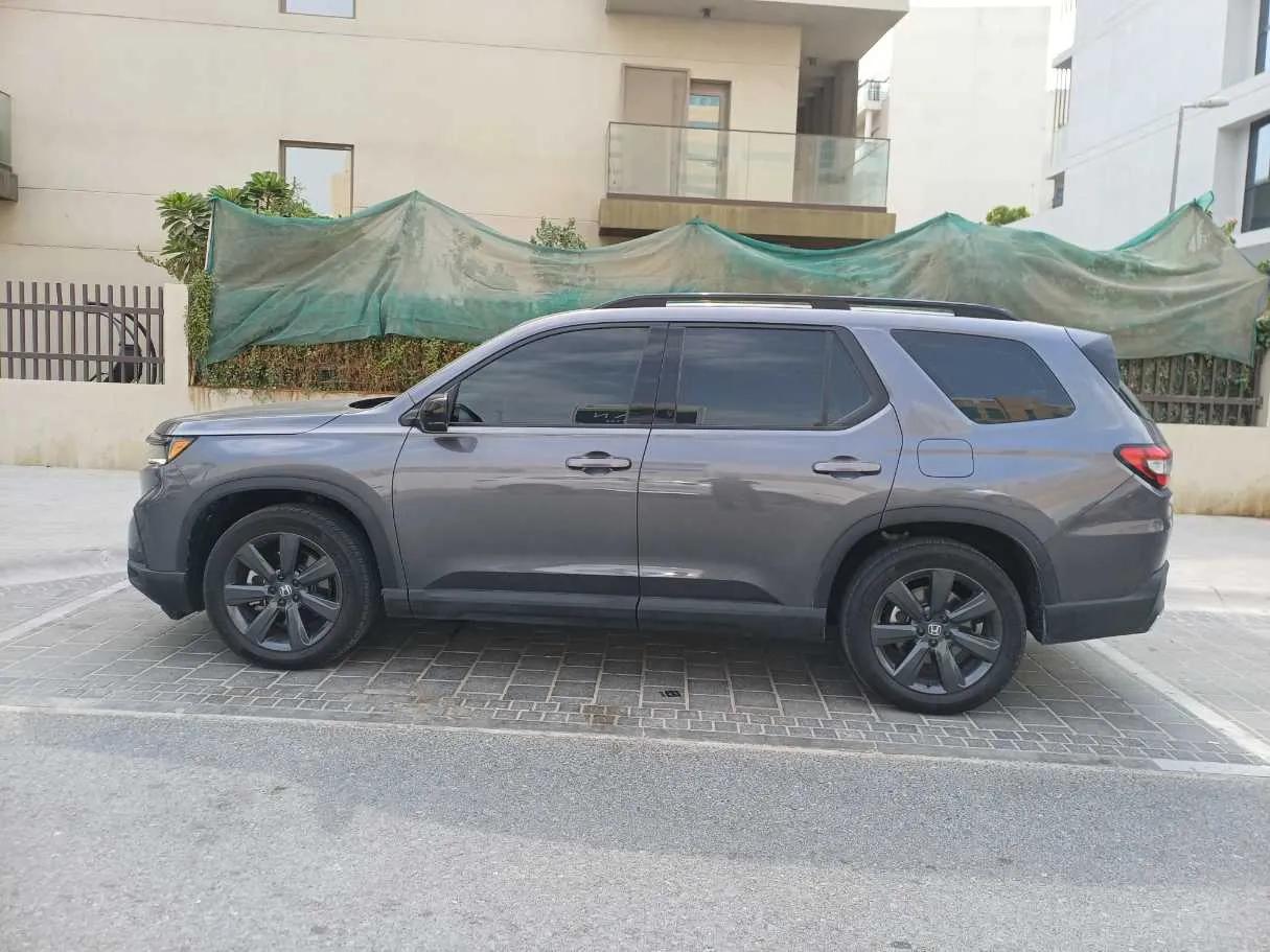 Car image 8