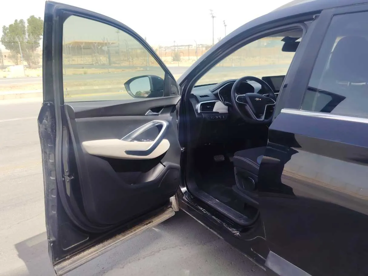 Car image 12