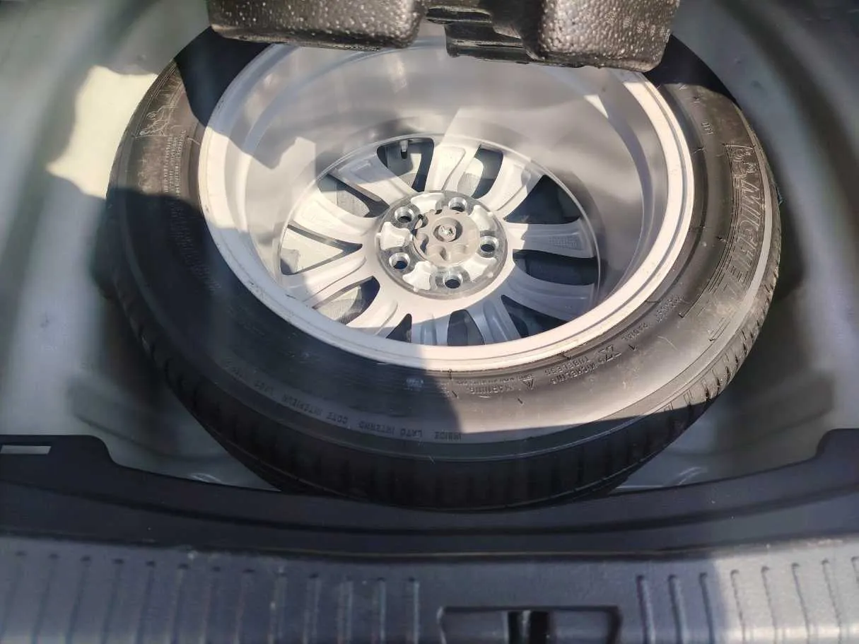 Car image 29
