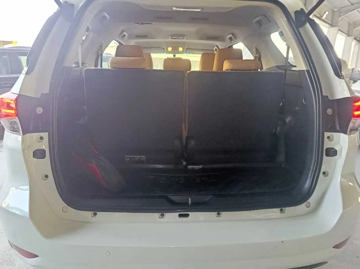 Car image 29