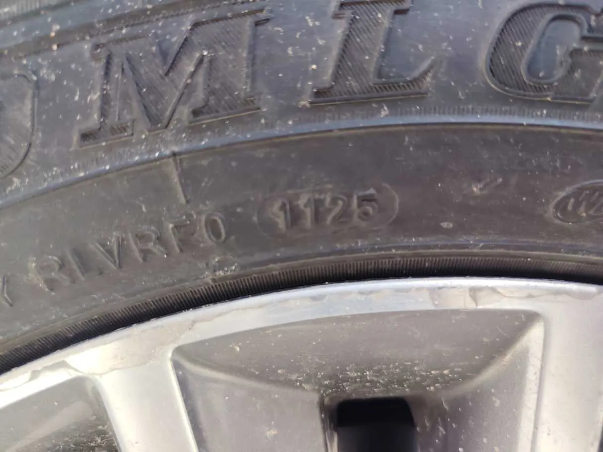 Car image 30