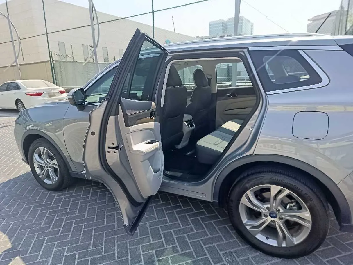 Car image 17