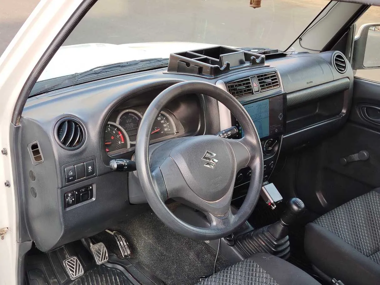 Car image 13