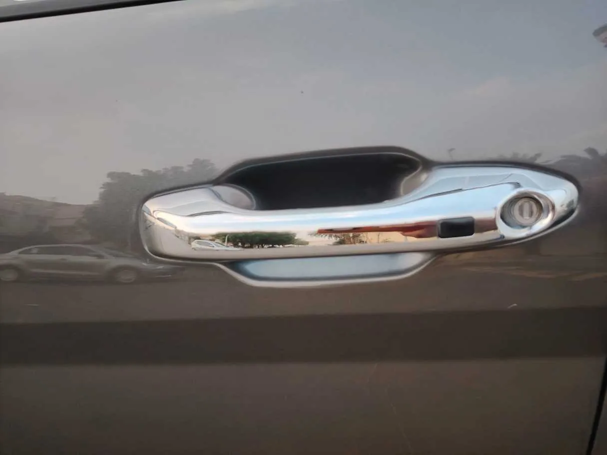 Car image 27