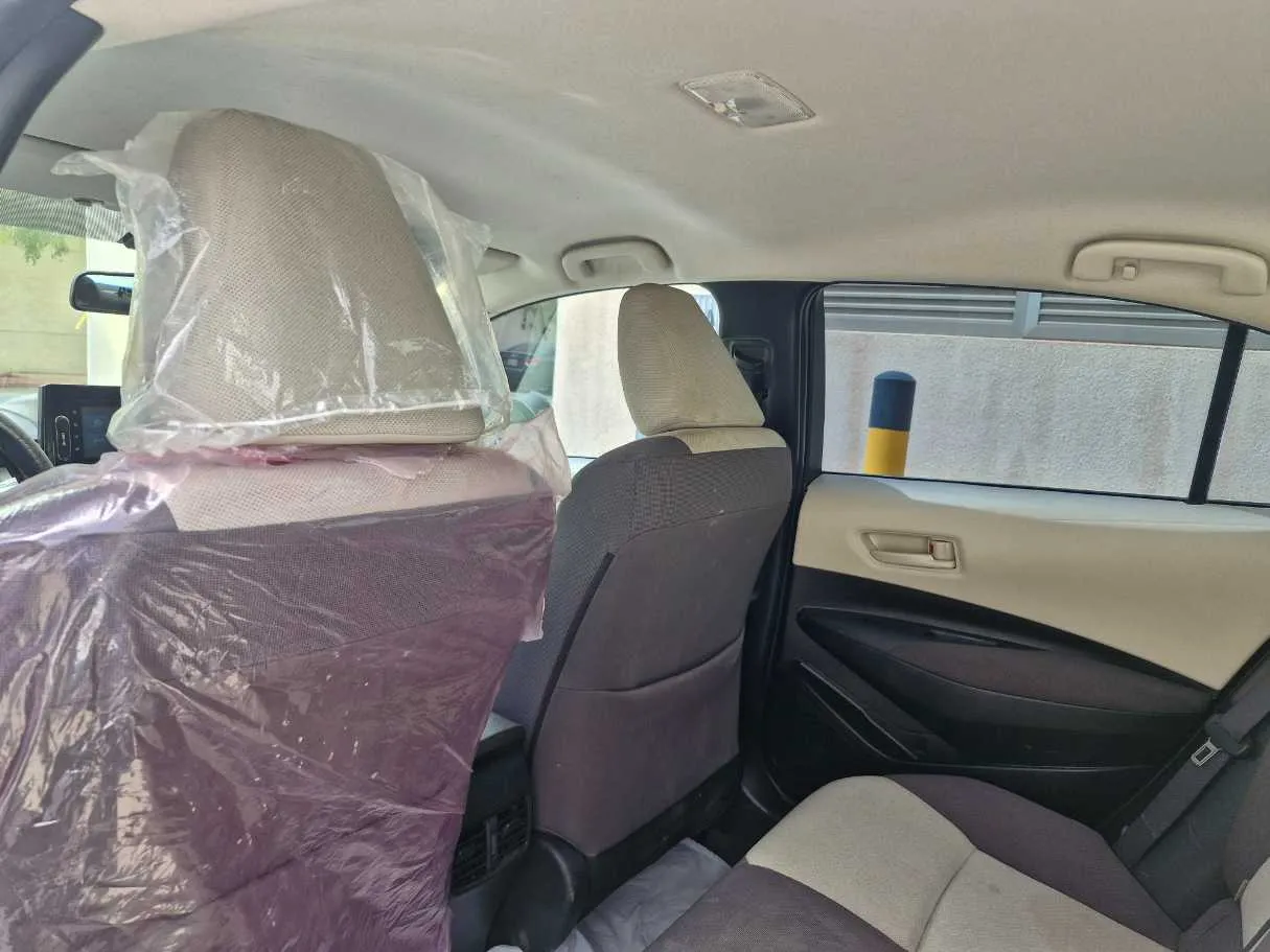 Car image 14