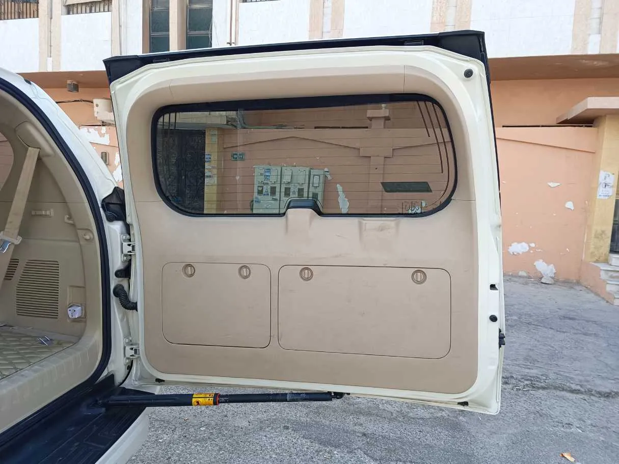 Car image 29