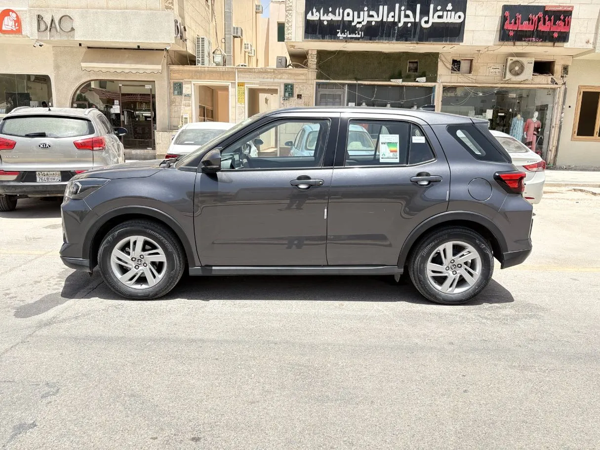 Car image 8