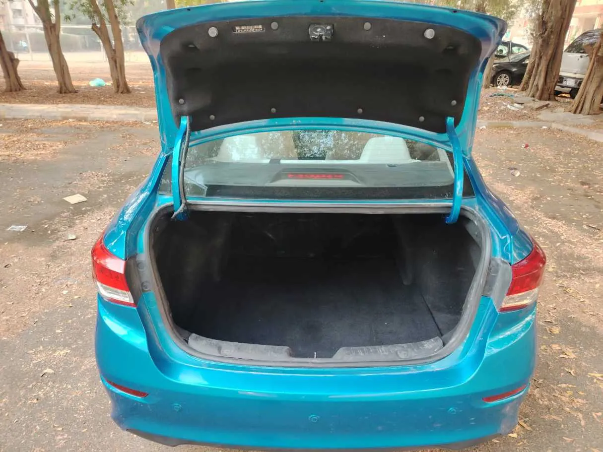 Car image 29