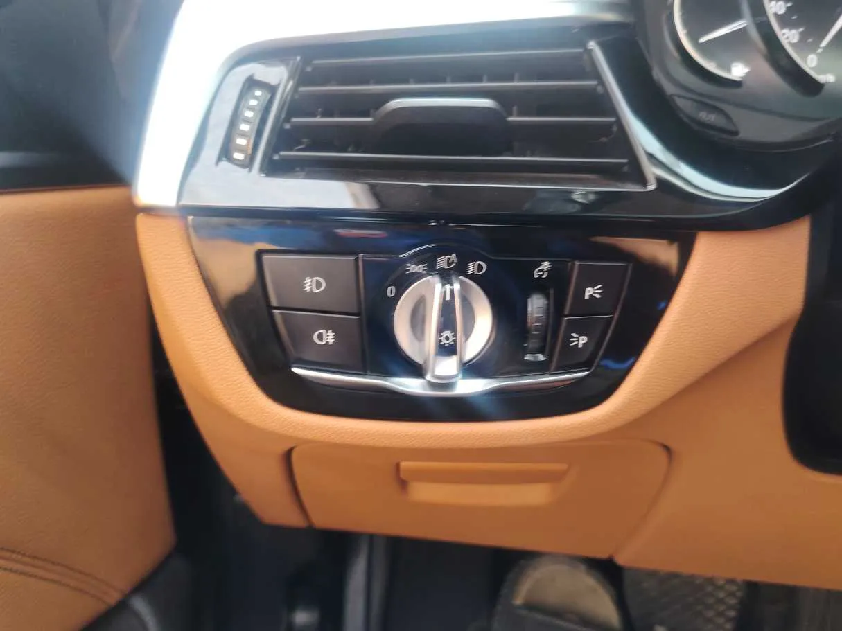 Car image 23
