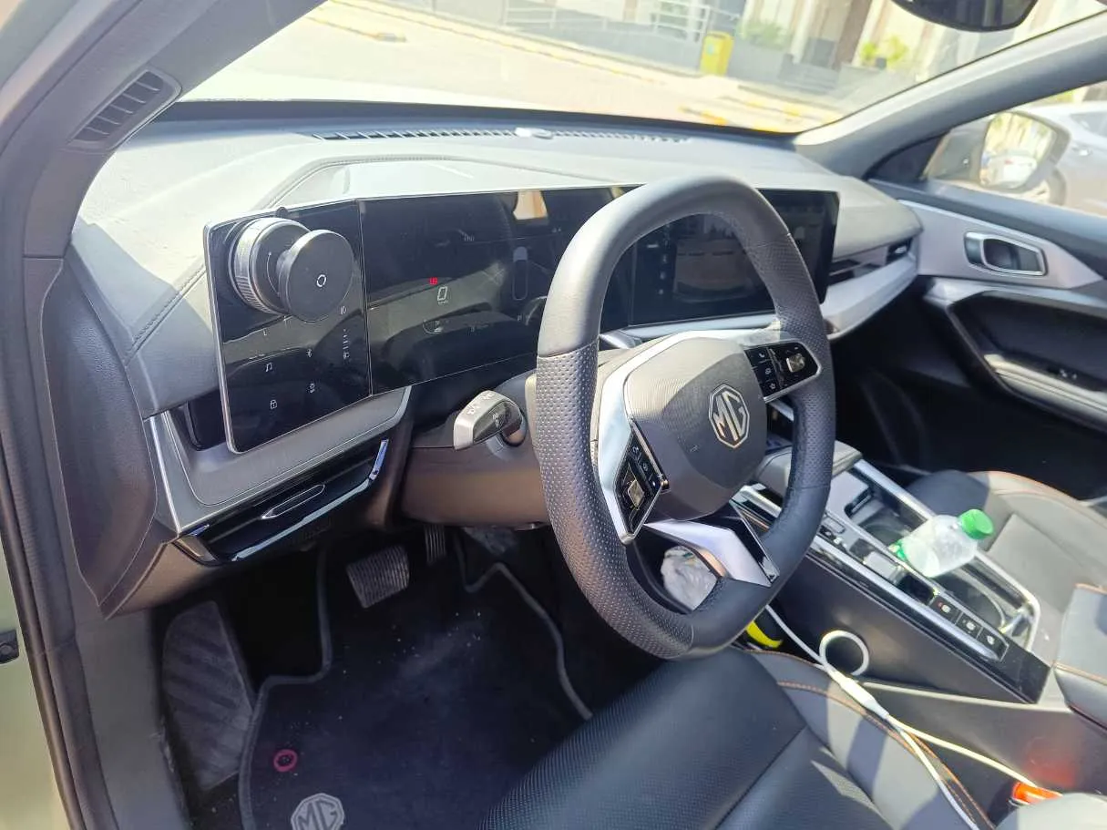 Car image 13