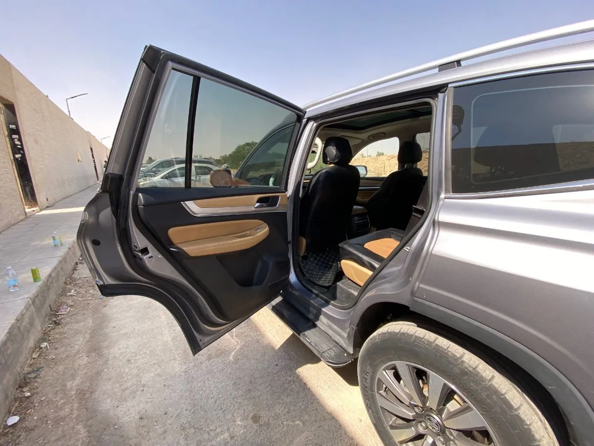 Car image 11