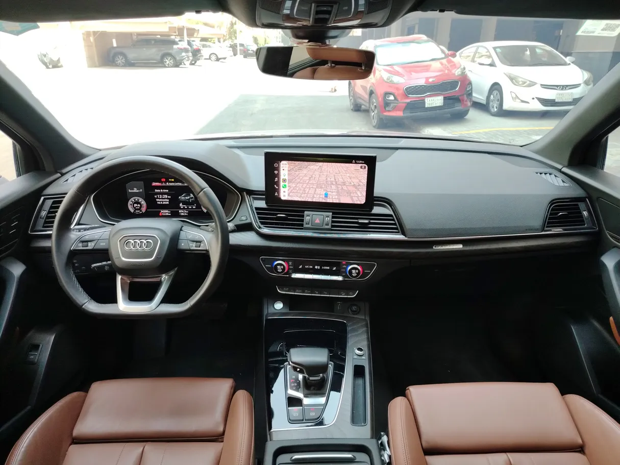 Car image 19