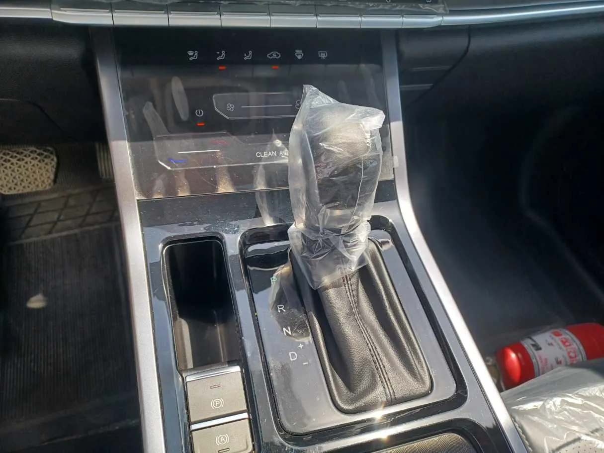 Car image 17