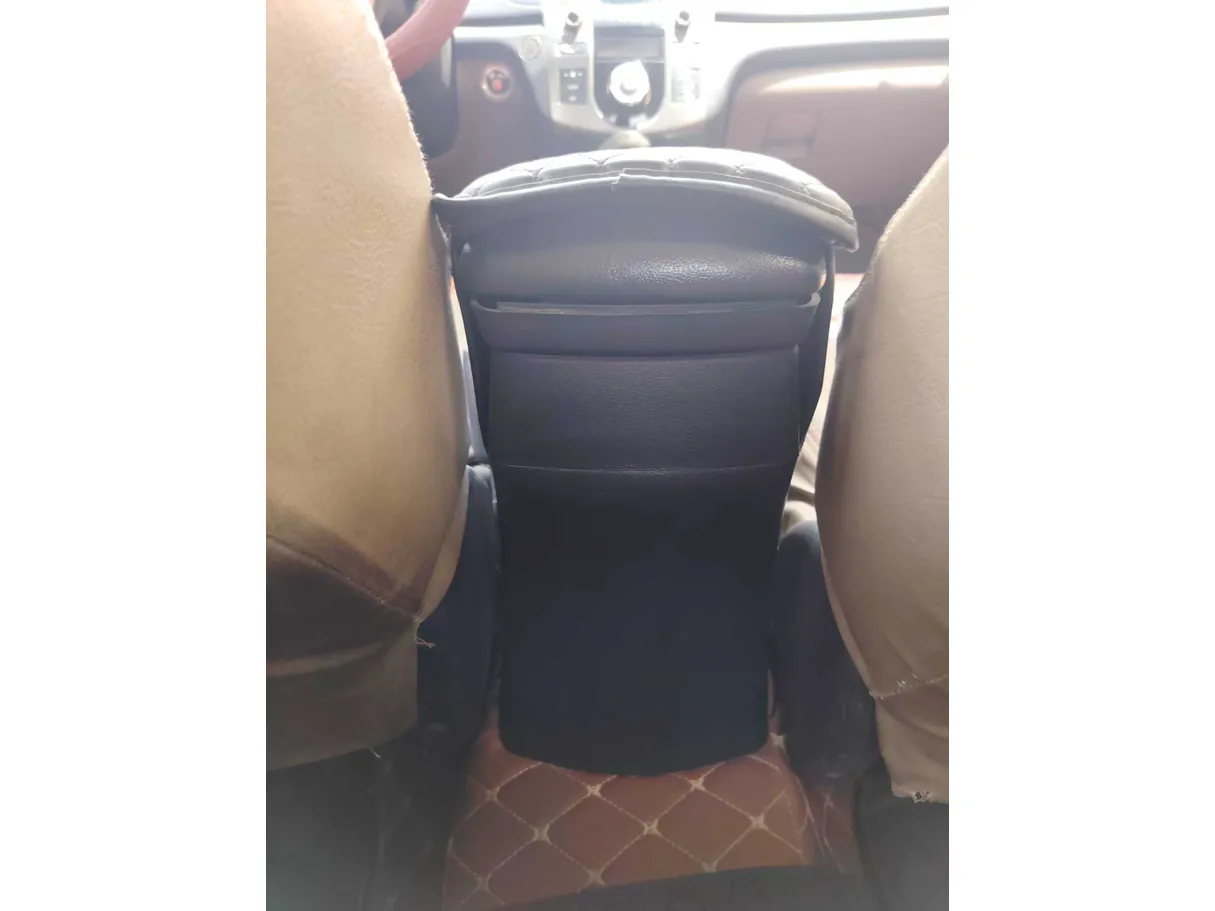 Car image 27