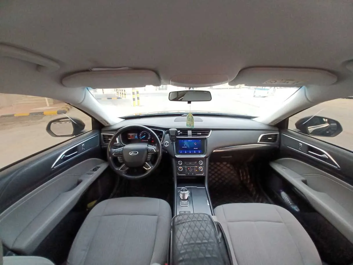 Car image 13